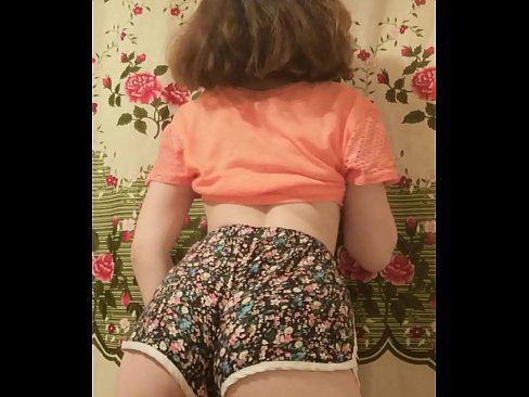❤️ セクシーな若いベイブがカメラでショーツを脱ぐ ❤ at us ❌️