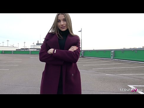 ❤️ ドイツ人スカウトマンは、夢のようにスティール、駐車場のテルテル、お金のためのセクシーに触れることです。 ❤  at us ❌️