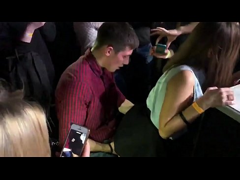 ❤️ ロシアのナイトクラブでリアルセックス。18歳のロシア人少女がナイトクラブで肛門と膣を犯される ❤ at us ❌️